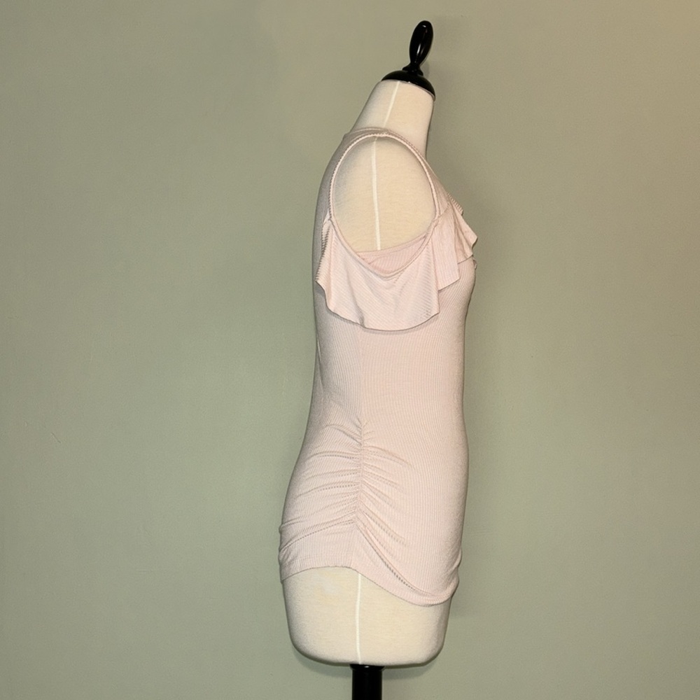 CANDIE’S light pink cold shoulder keyhole top with cinch sides in women’s XS - Picture 5 of 8